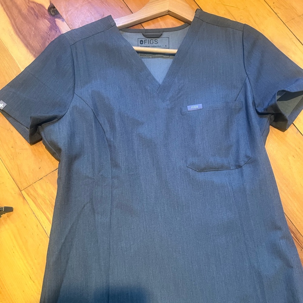 Figs scrub top. Gray size small
